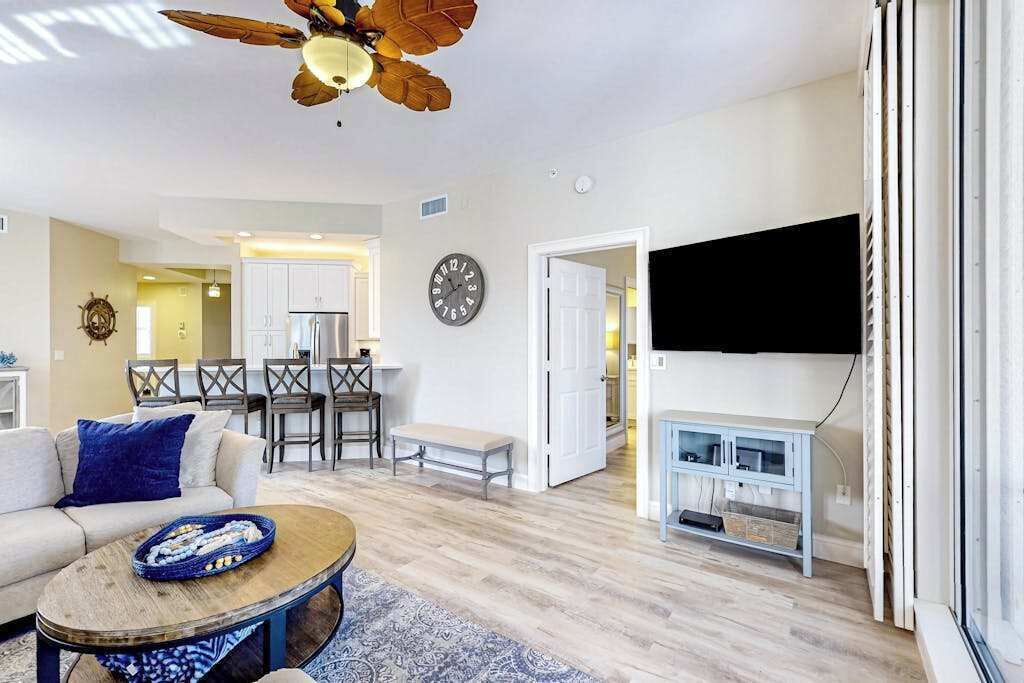 Photo of Livingroom in Vanderbilt Beach