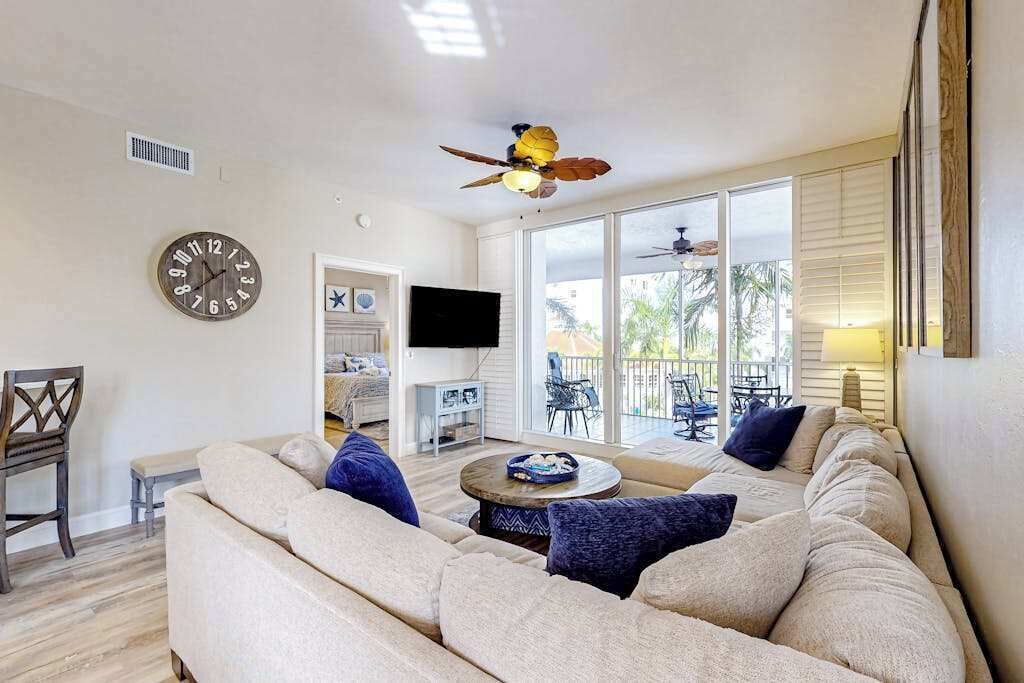 Photo of Livingroom in Vanderbilt Beach