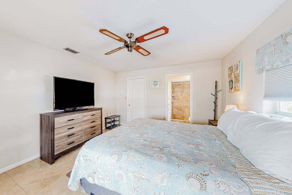 Photo of Bedroom in Gulf Cove