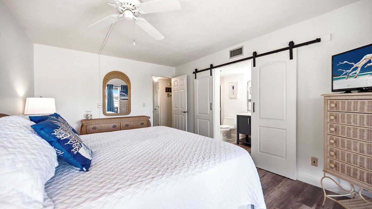 Photo of Bedroom in Caloosahatchee