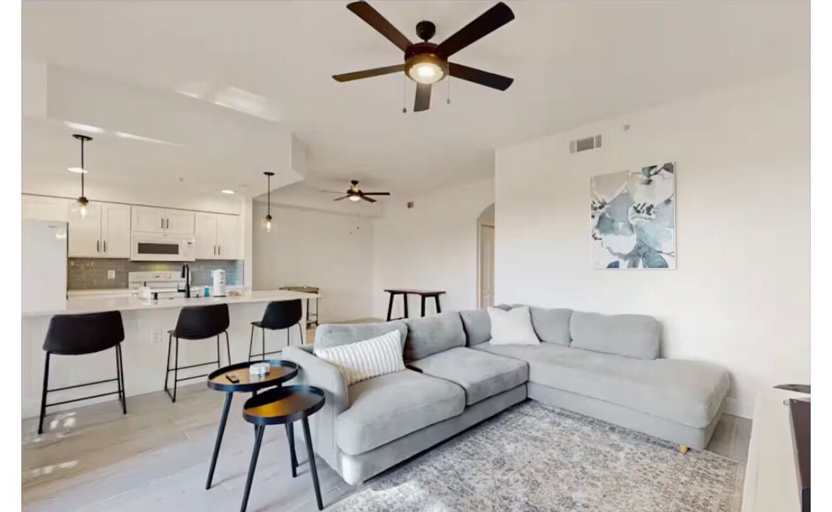 Photo of Livingroom in Stoneybrook