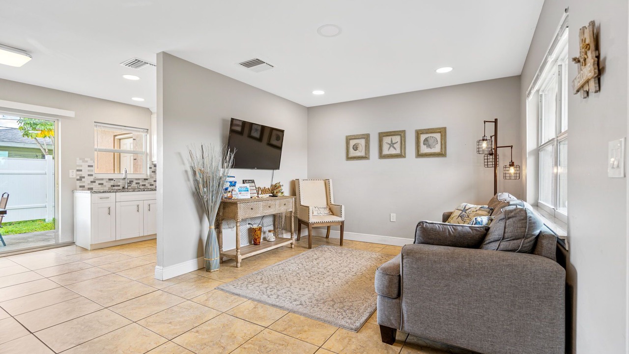 Photo of Livingroom in Warm Mineral Springs