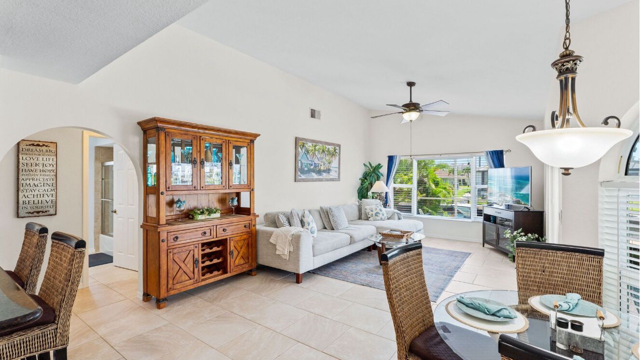 Photo of Livingroom in Pelican