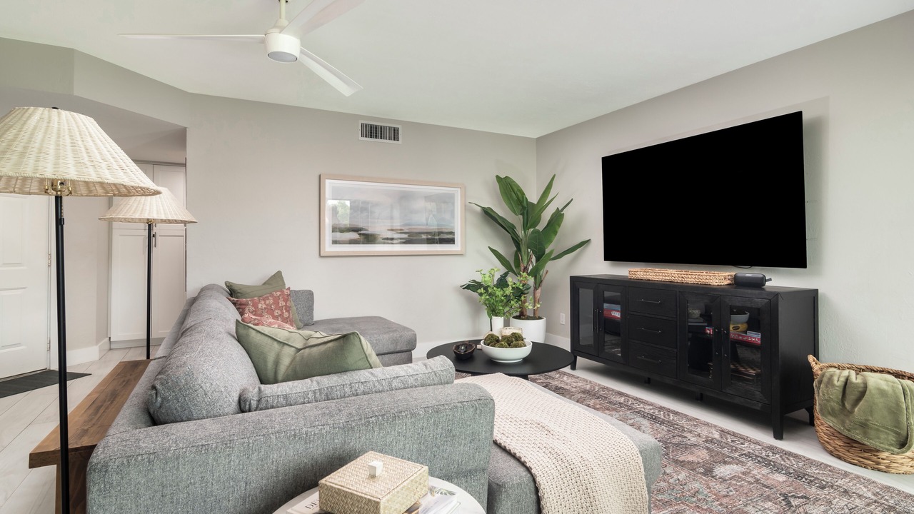 Photo of Livingroom in Pelican Bay