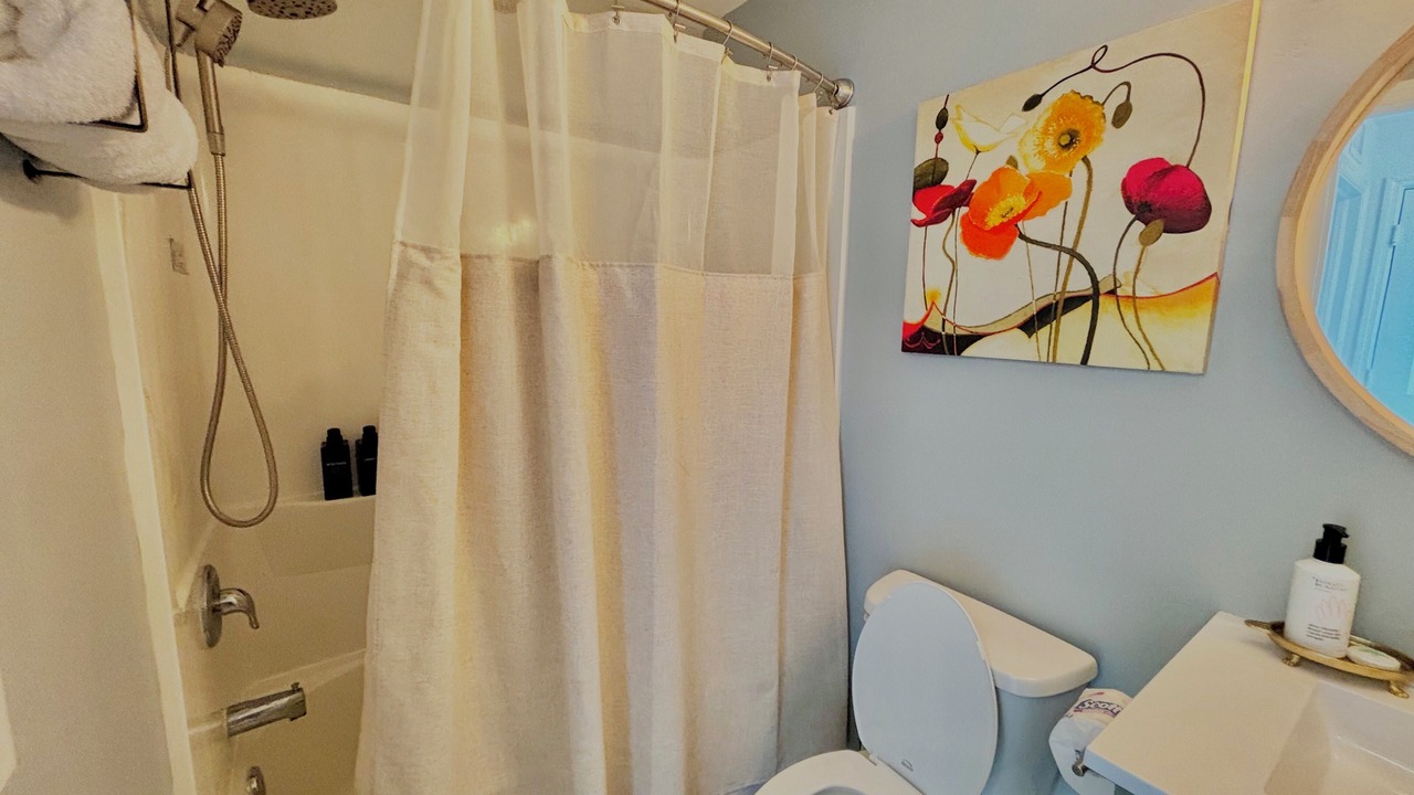 Photo of Bathroom in Mariner