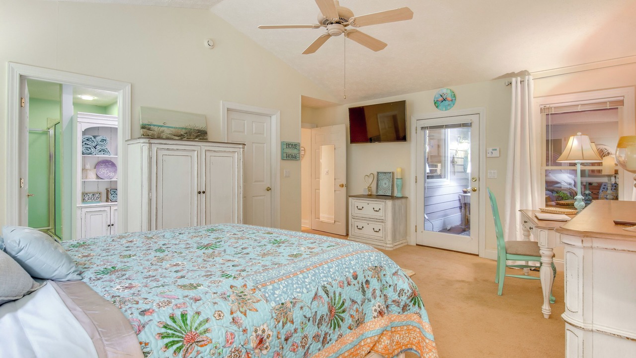 Photo of Bedroom in Hendersonville