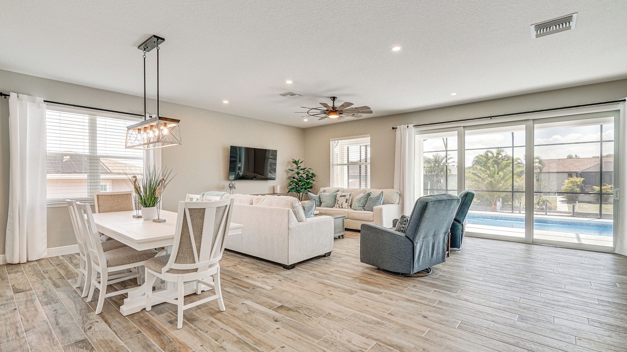 Photo of Livingroom in Charlotte Park