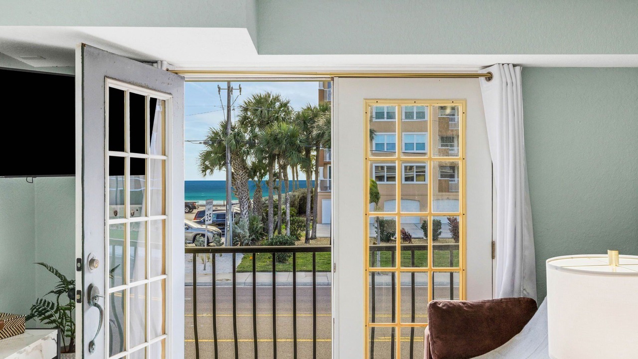 Photo of Livingroom in Redington Beach