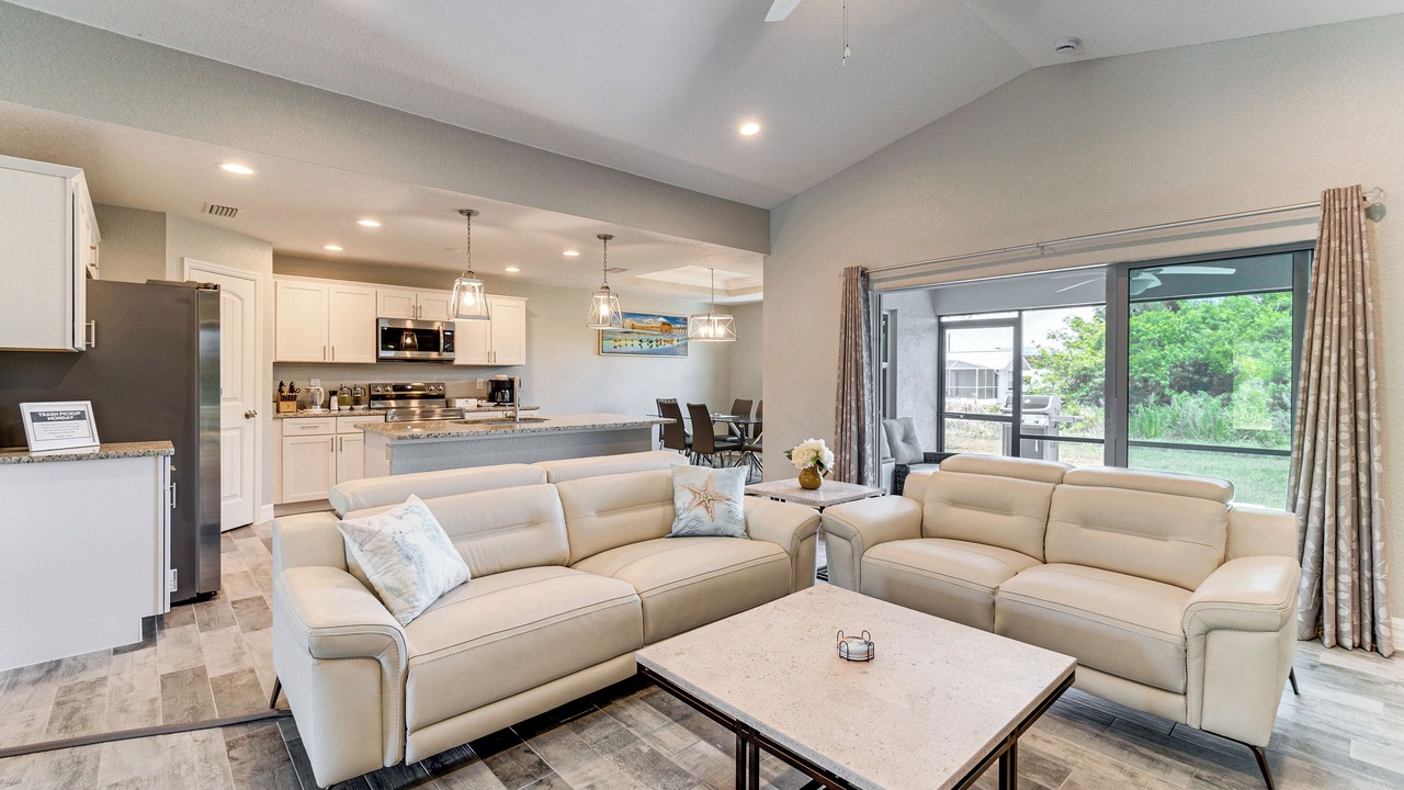 Photo of Livingroom in South Gulf Cove
