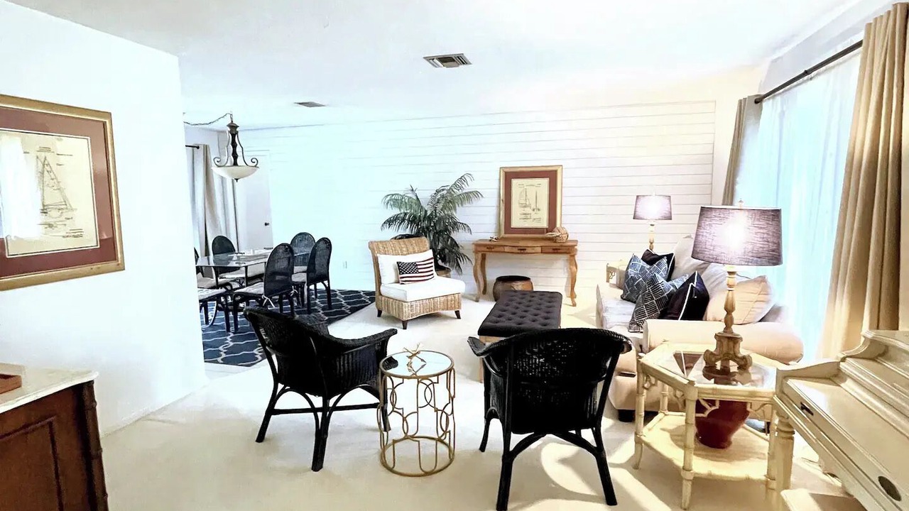 Photo of Livingroom in Park Shore