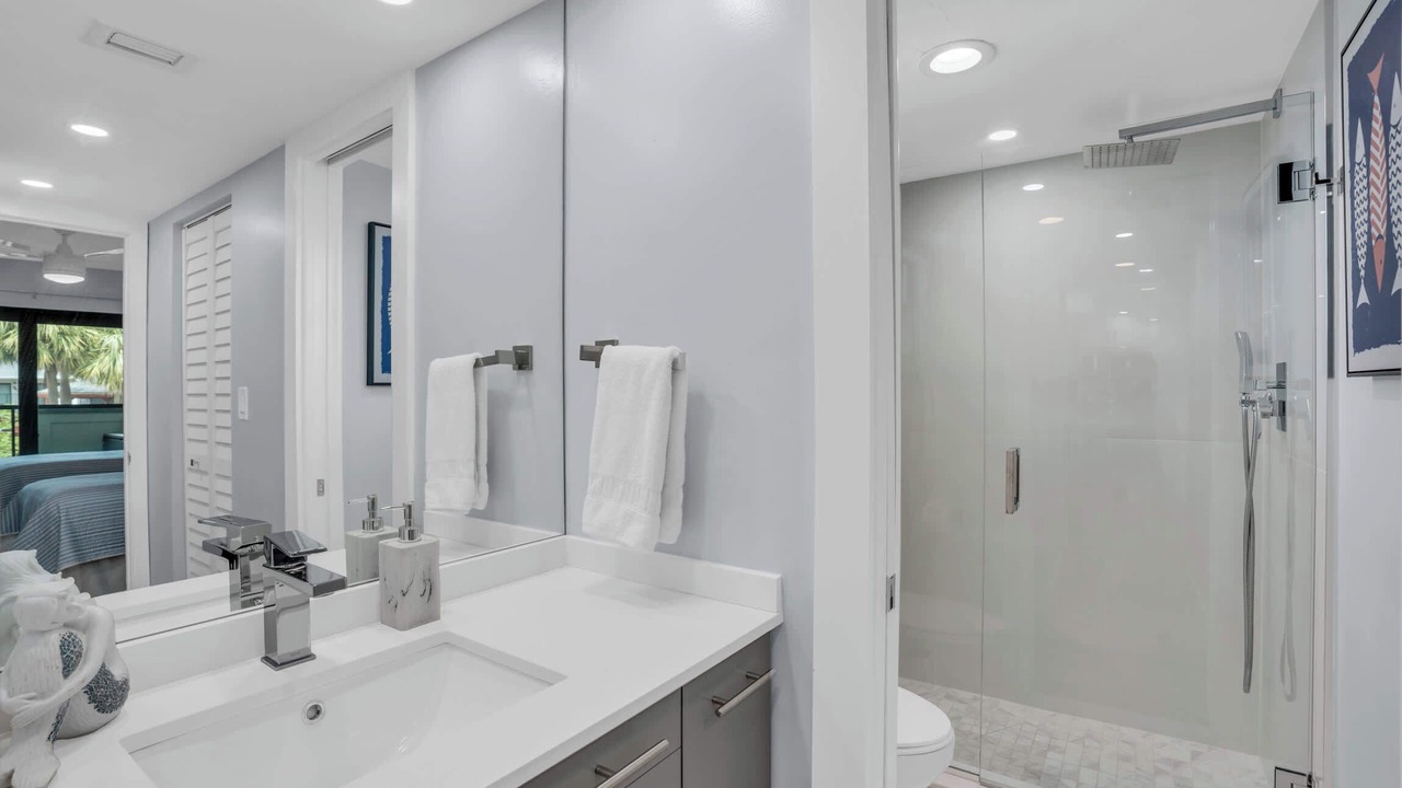 Photo of Bathroom in Park Shore