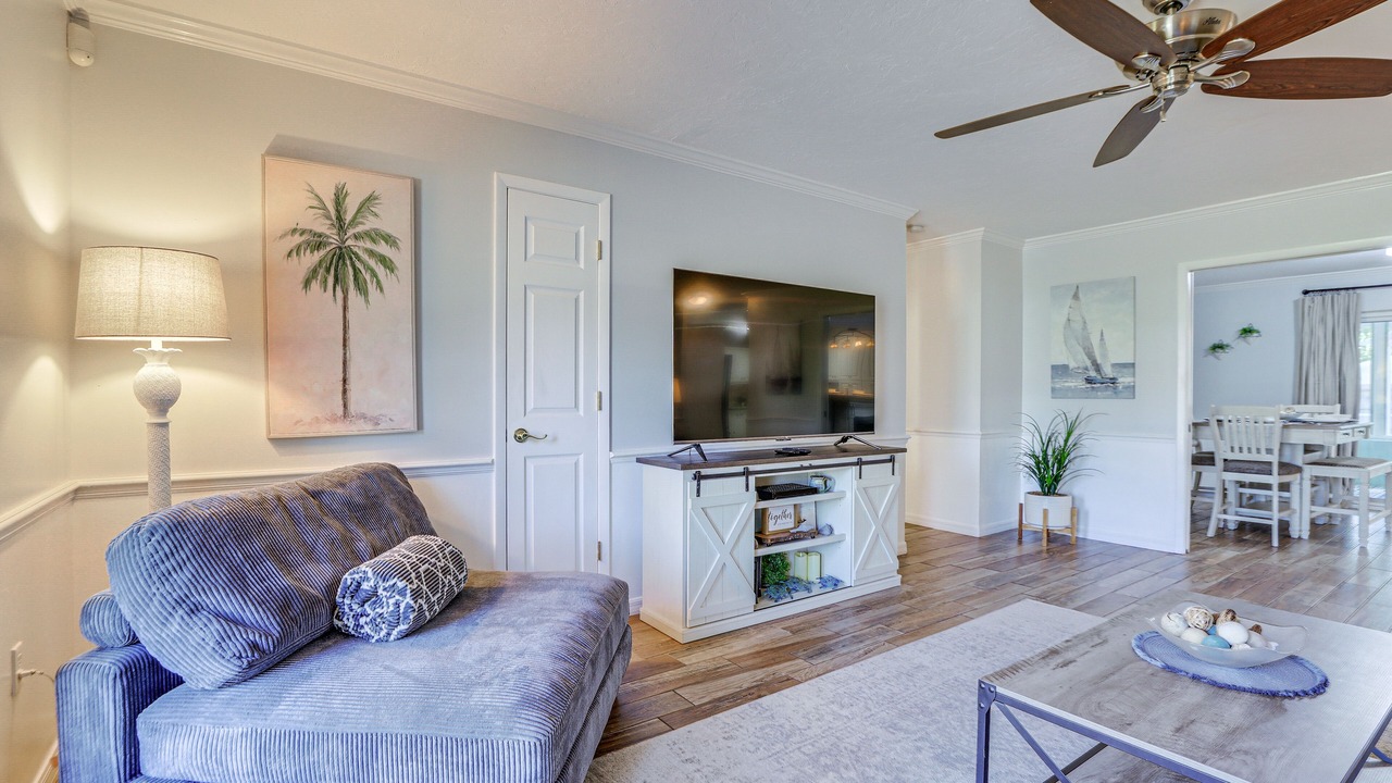 Photo of Livingroom in Shore Acre Heights