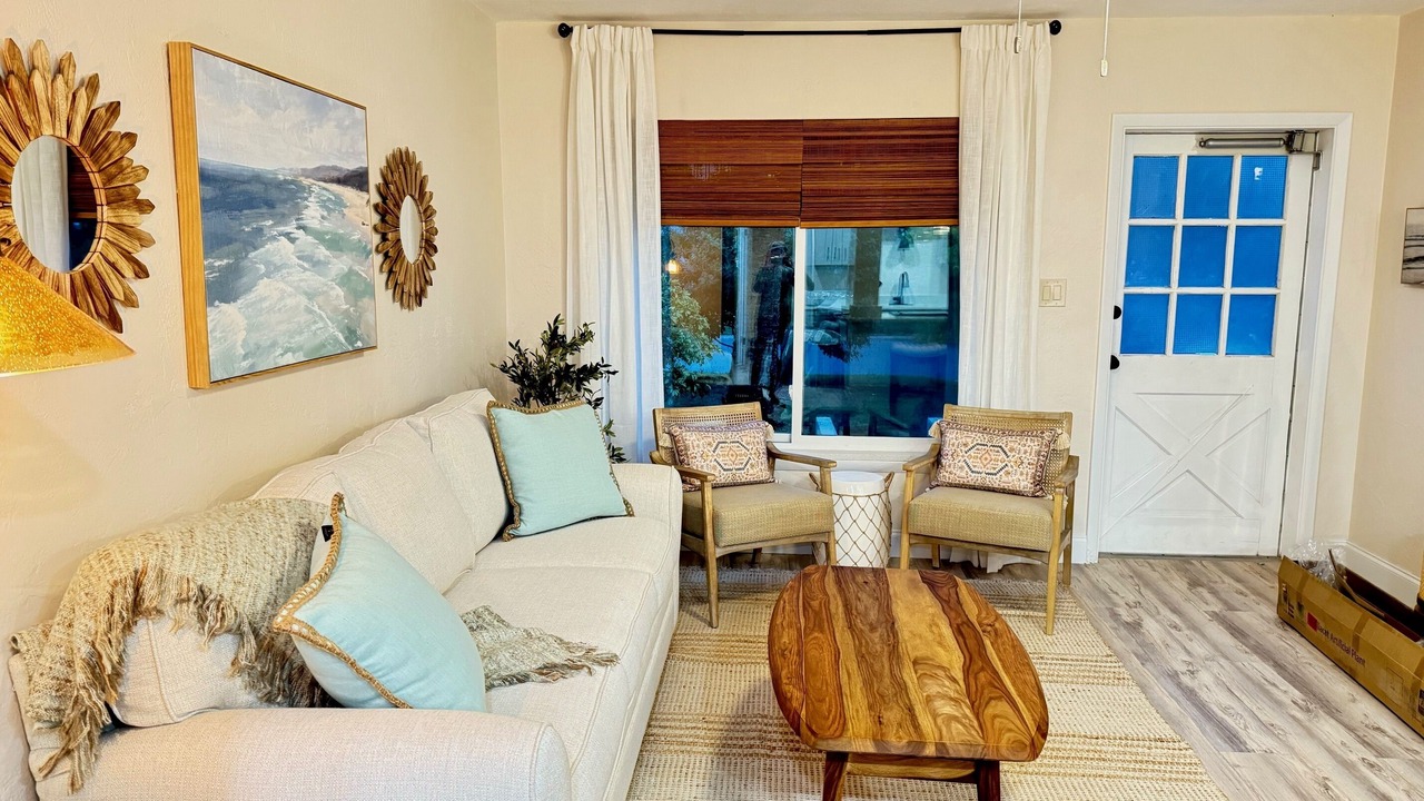 Photo of Livingroom in Treasure Island