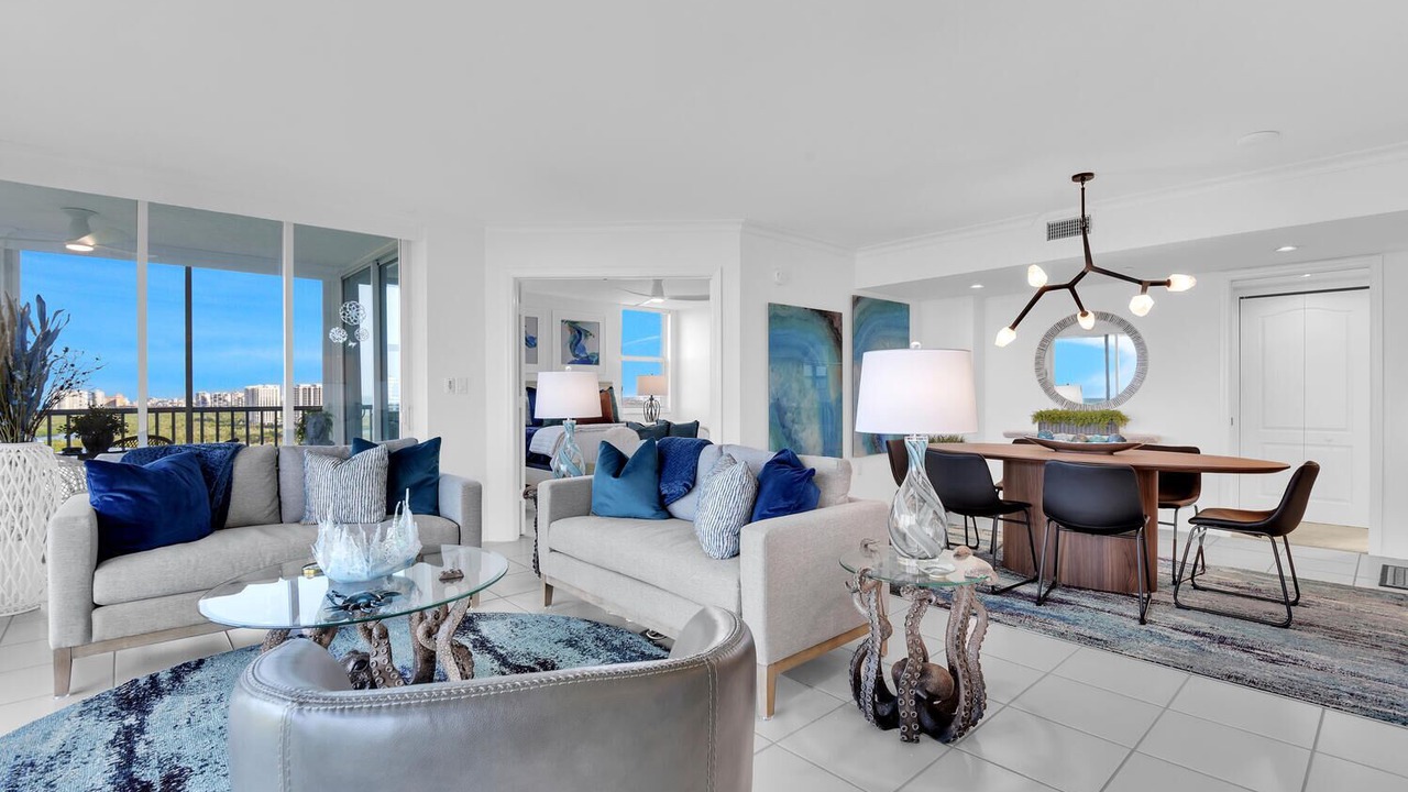 Photo of Livingroom in Pelican Bay
