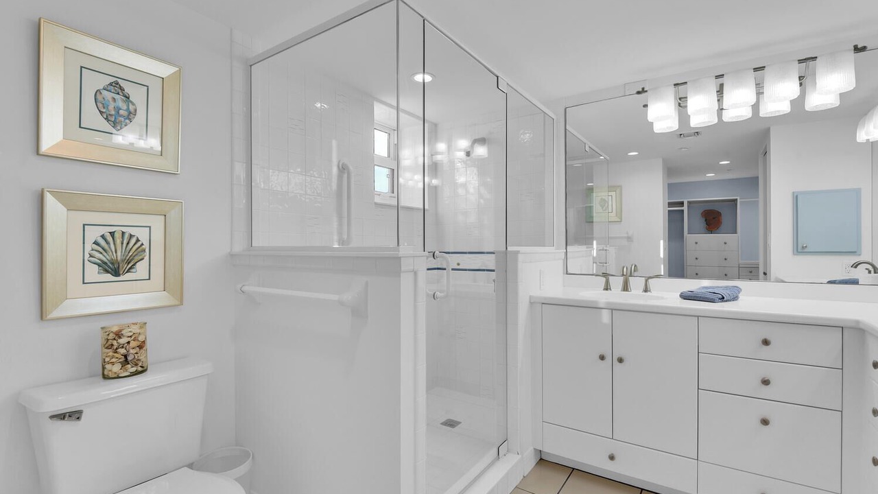 Photo of Bathroom in Pelican Bay