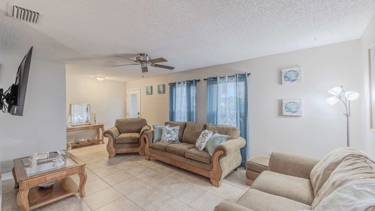 Photo of Livingroom in Lochmoor Waterway Estates
