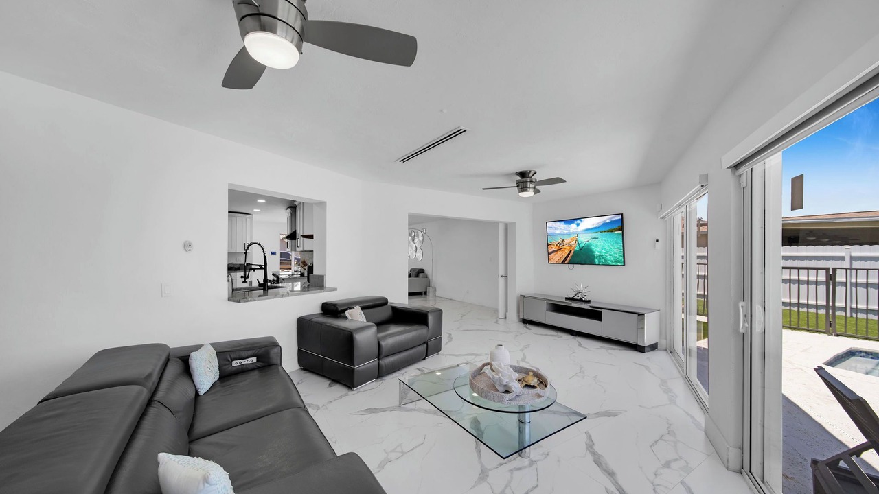 Photo of Livingroom in Caloosahatchee