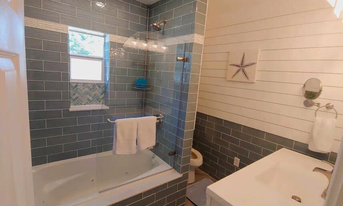Photo of Bathroom in Lakewood Estates