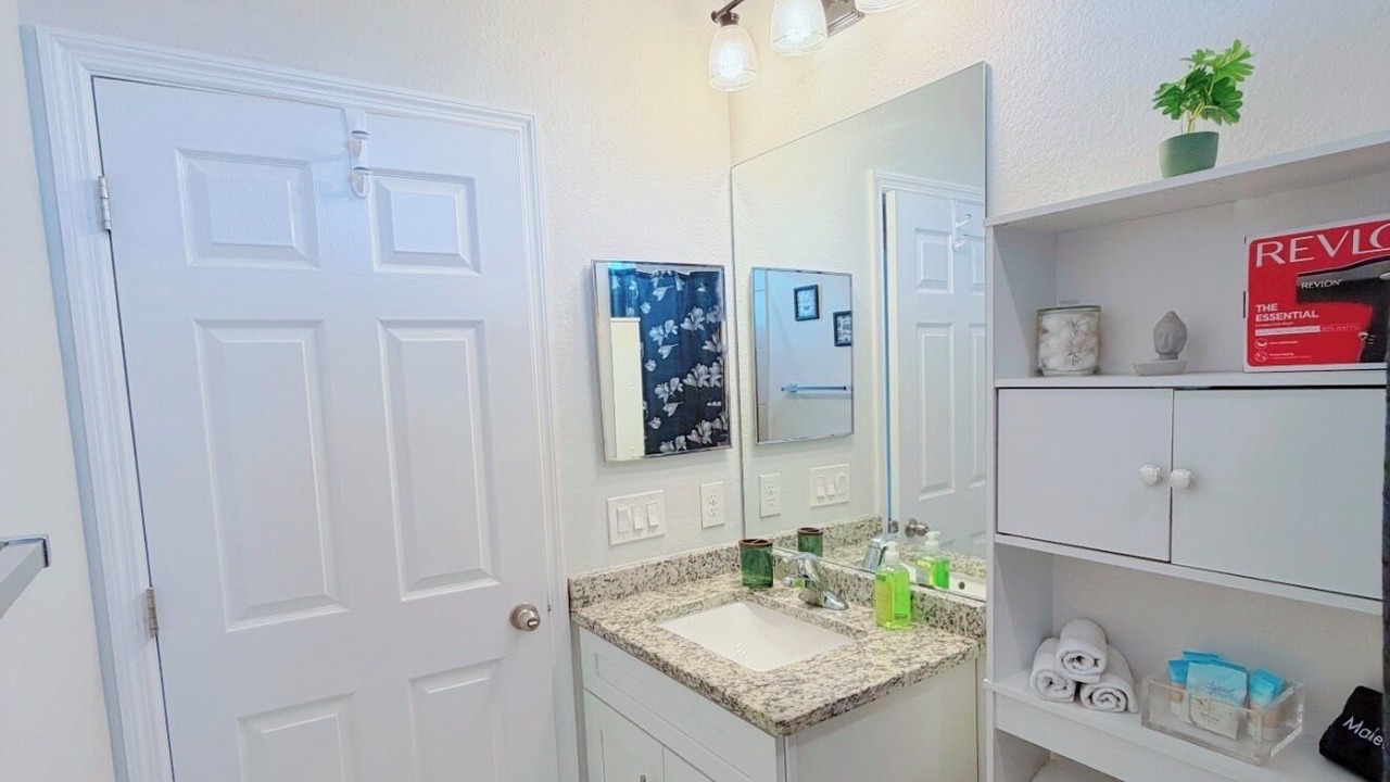 Photo of Bathroom in Mariner