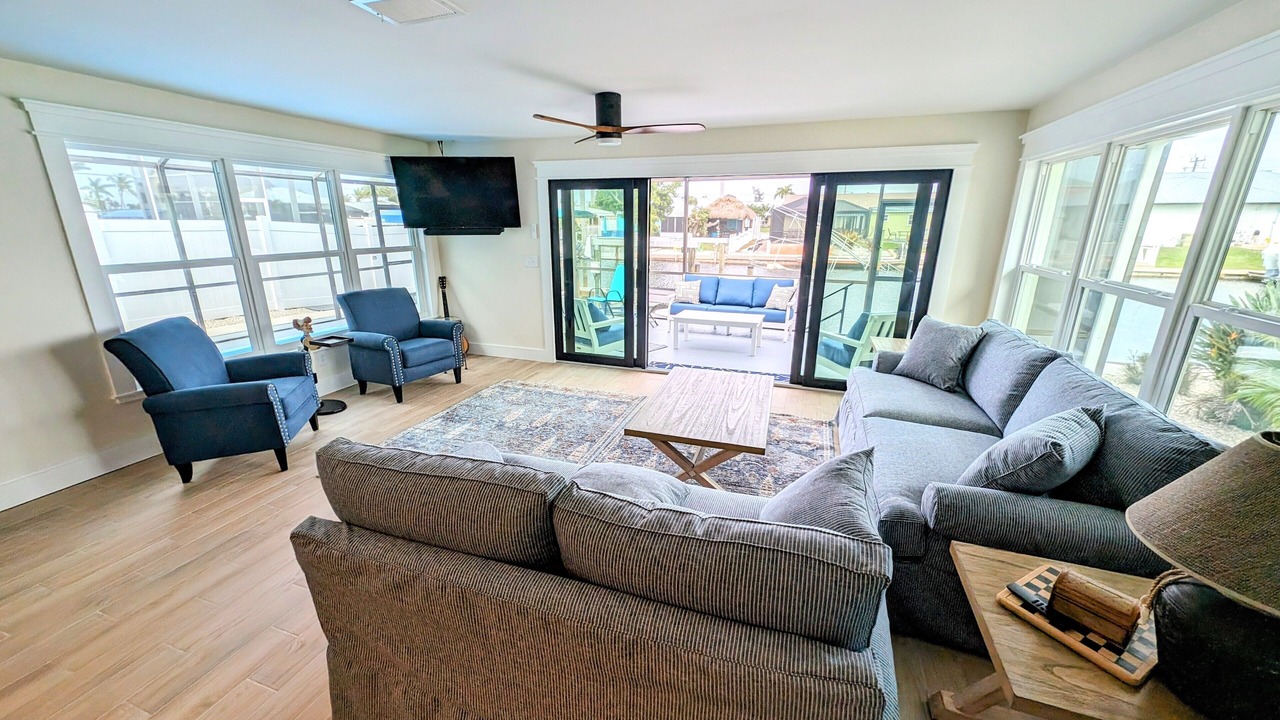 Photo of Livingroom in Saint James City