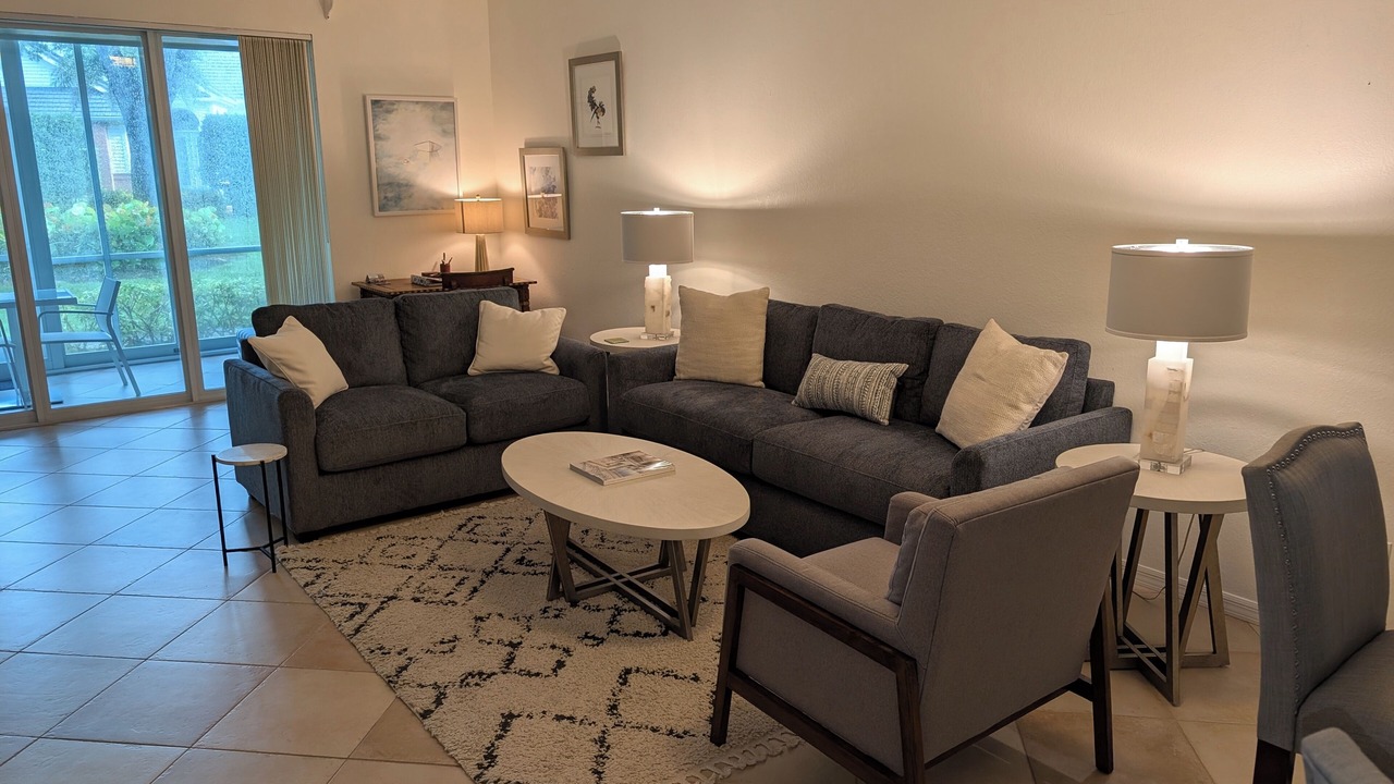 Photo of Livingroom in Pelican Bay