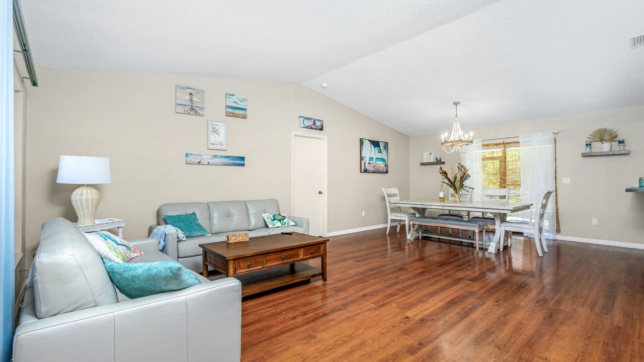 Photo of Livingroom in Englewood East