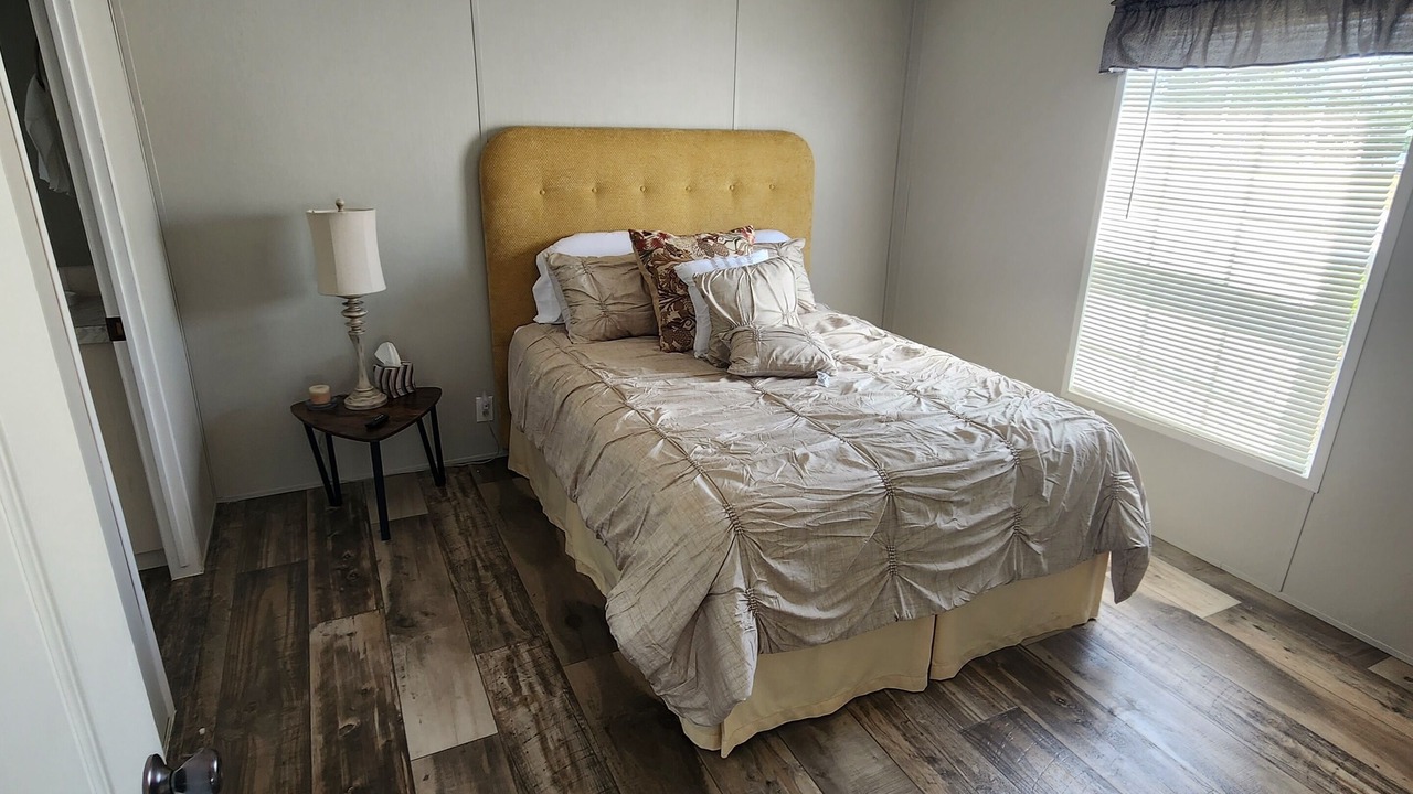 Photo of Bedroom in Suncoast Estates