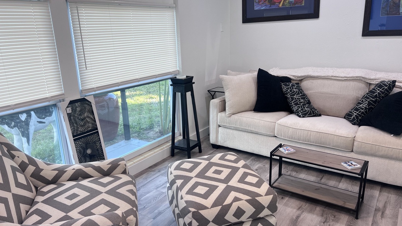 Photo of Livingroom in Edgewater