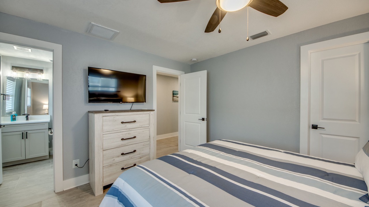Photo of Bedroom in Yacht Club