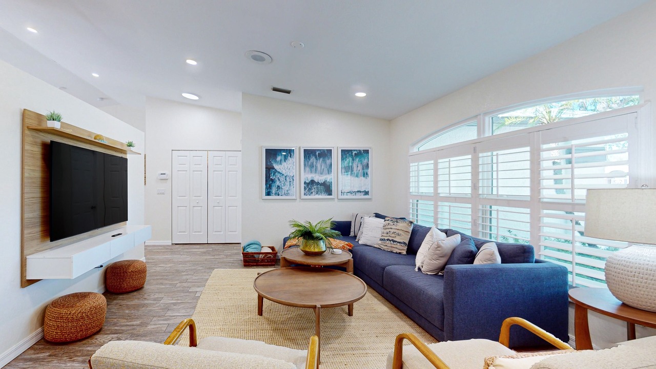 Photo of Livingroom in Willoughby Acres