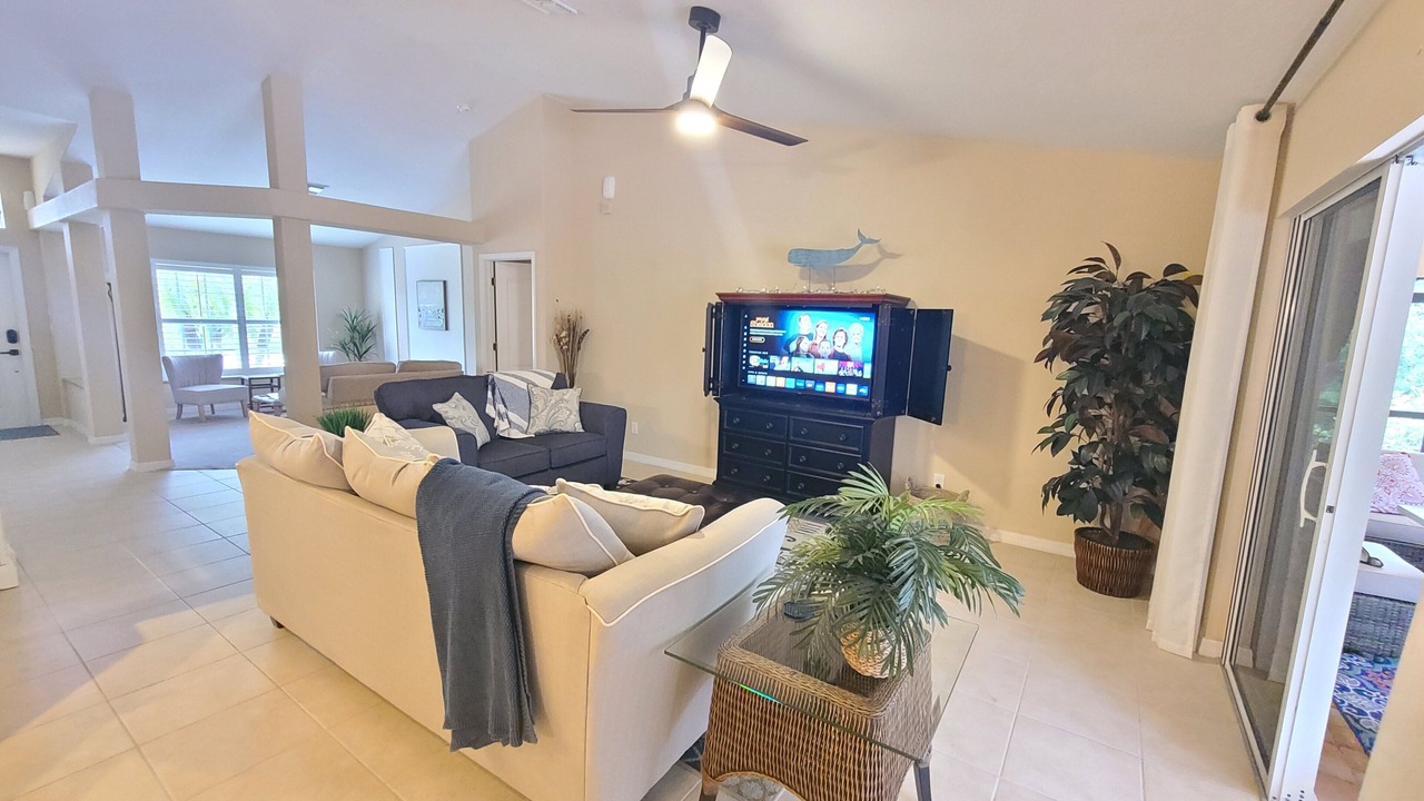 Photo of Livingroom in South Gulf Cove