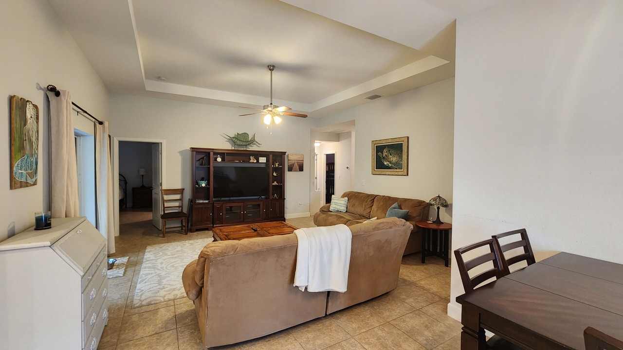 Photo of Livingroom in Englewood East