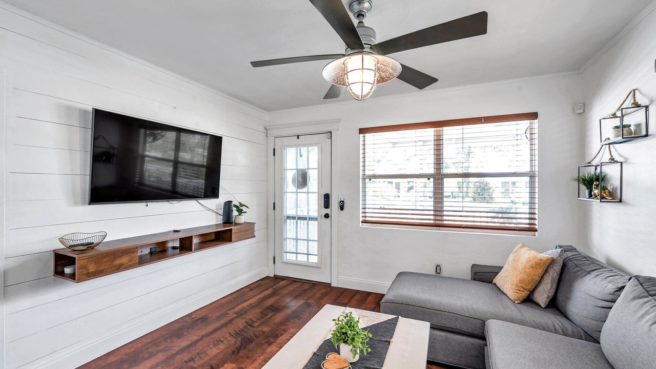 Photo of Livingroom in Disston Heights