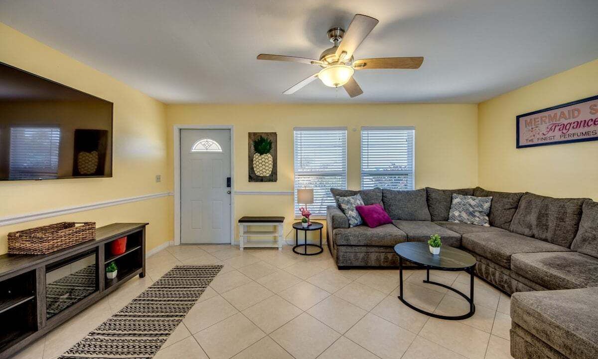 Photo of Livingroom in Eight Lakes