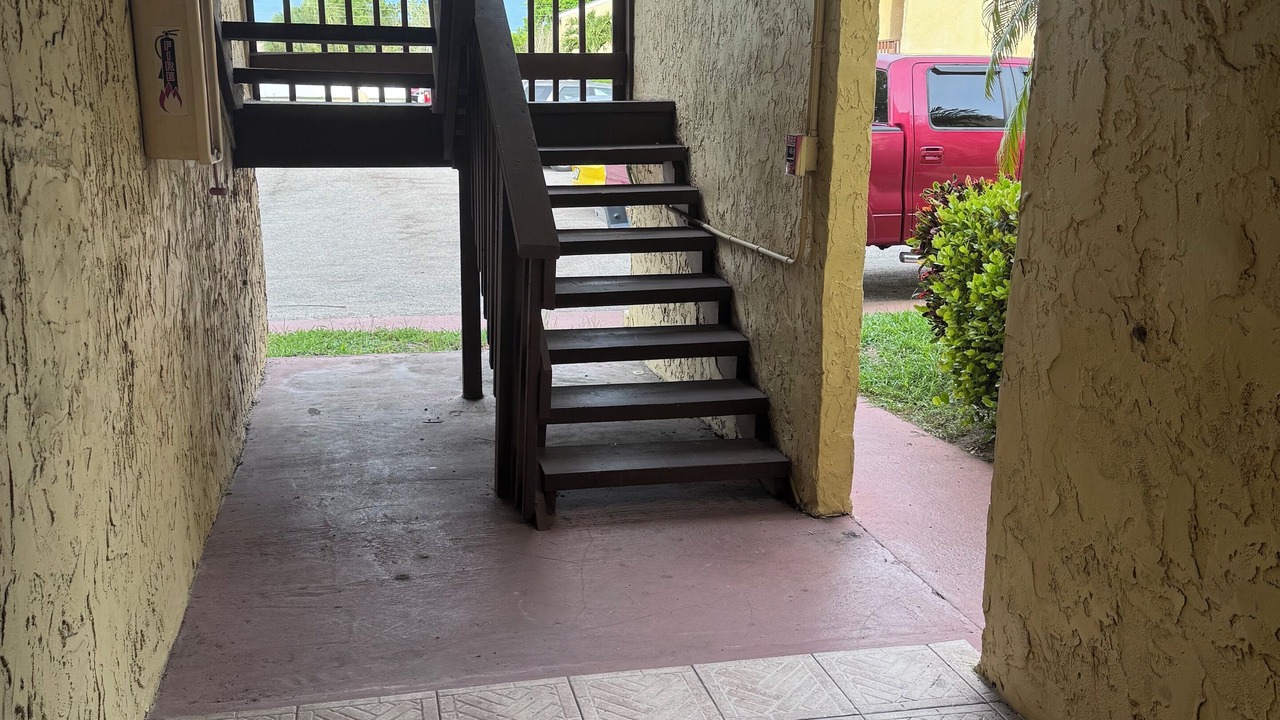 Photo of Outdoor in Gulf Gate Estates