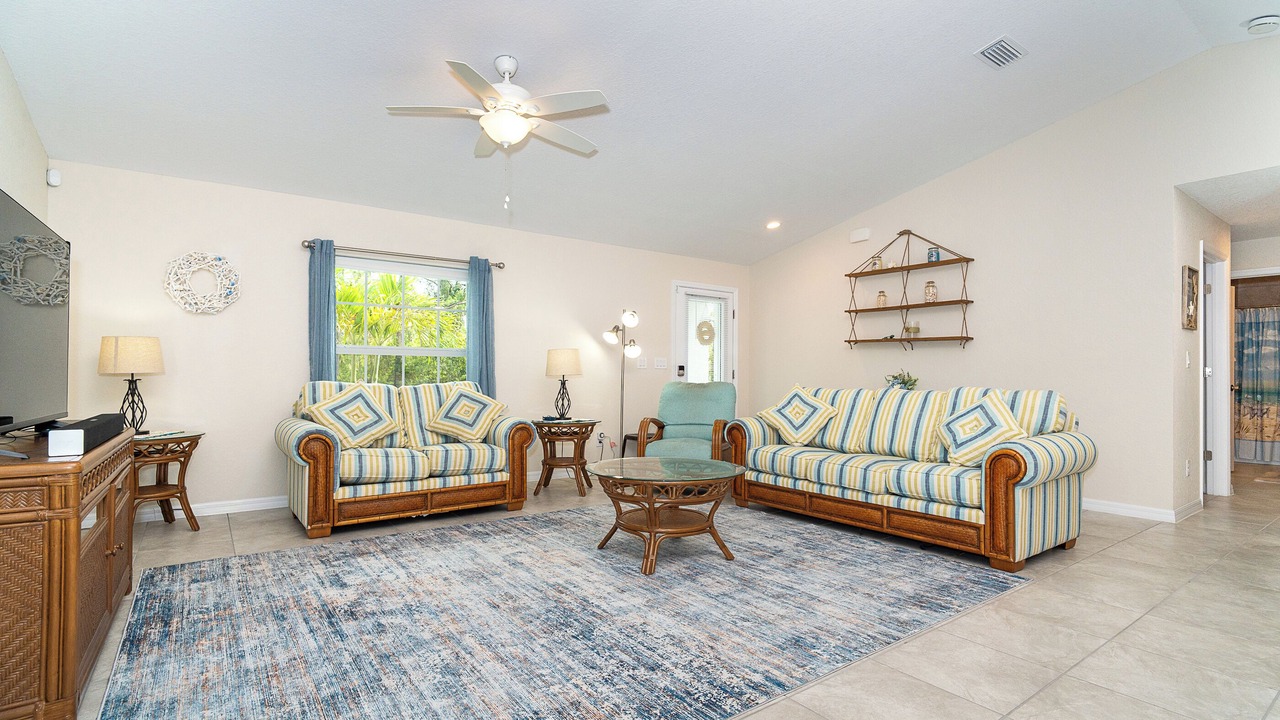 Photo of Livingroom in Gulf Cove
