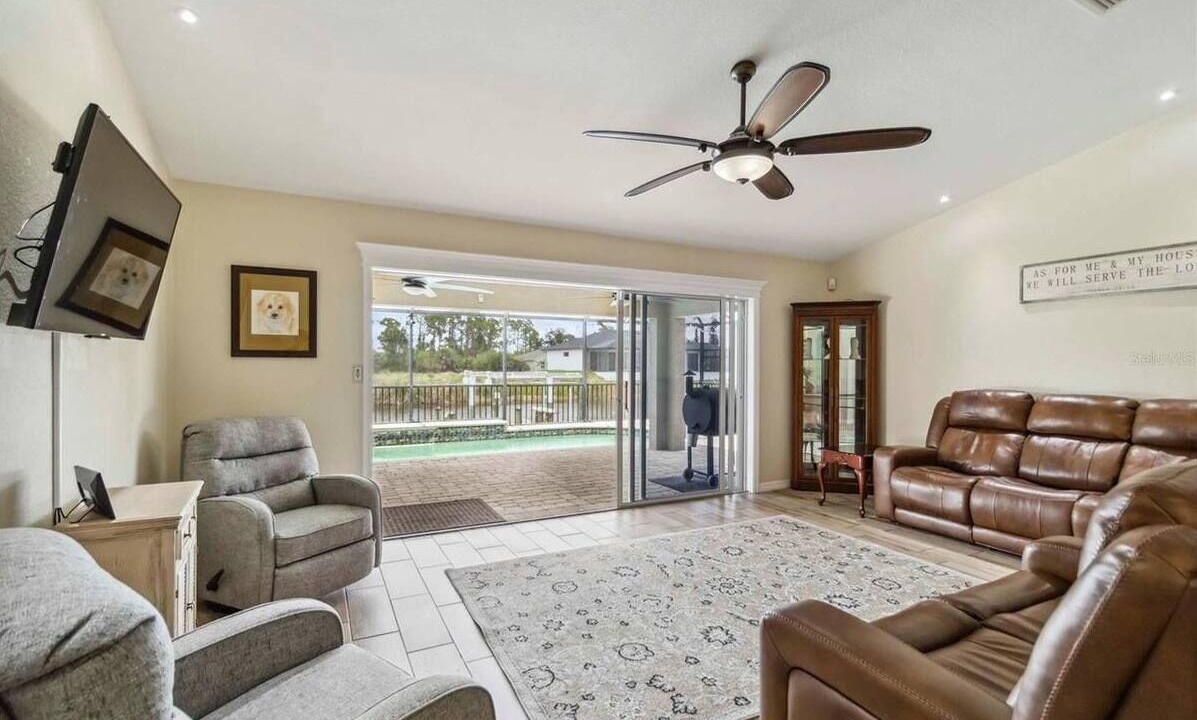 Photo of Livingroom in South Gulf Cove