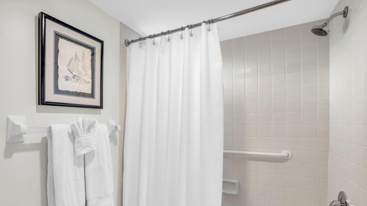 Photo of Bathroom in Park Shore