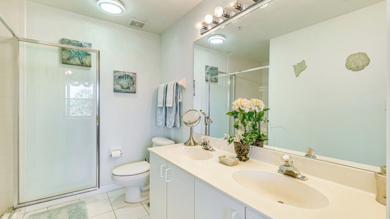 Photo of Bathroom in Vanderbilt Beach
