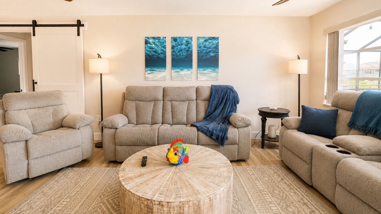 Photo of Livingroom in Yacht Club