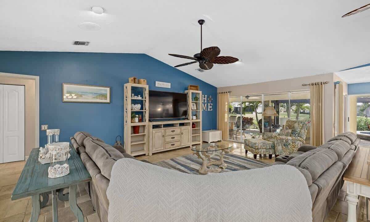 Photo of Livingroom in Plantation