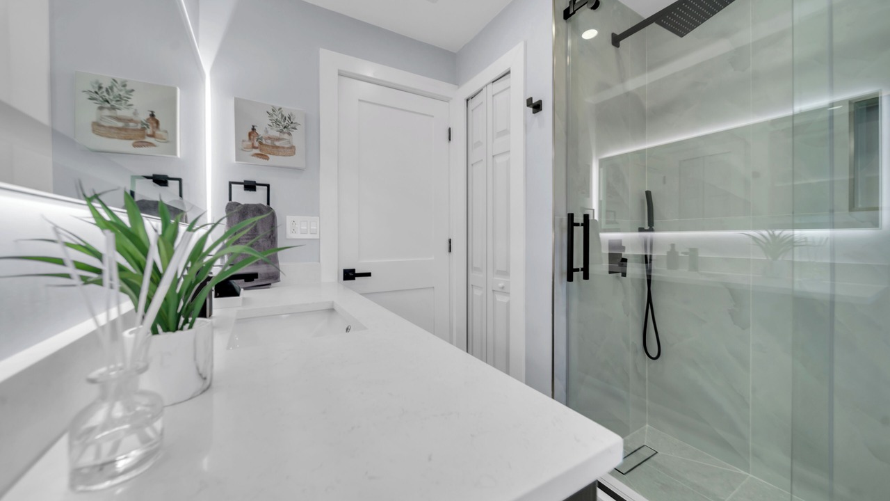 Photo of Bathroom in Caloosahatchee