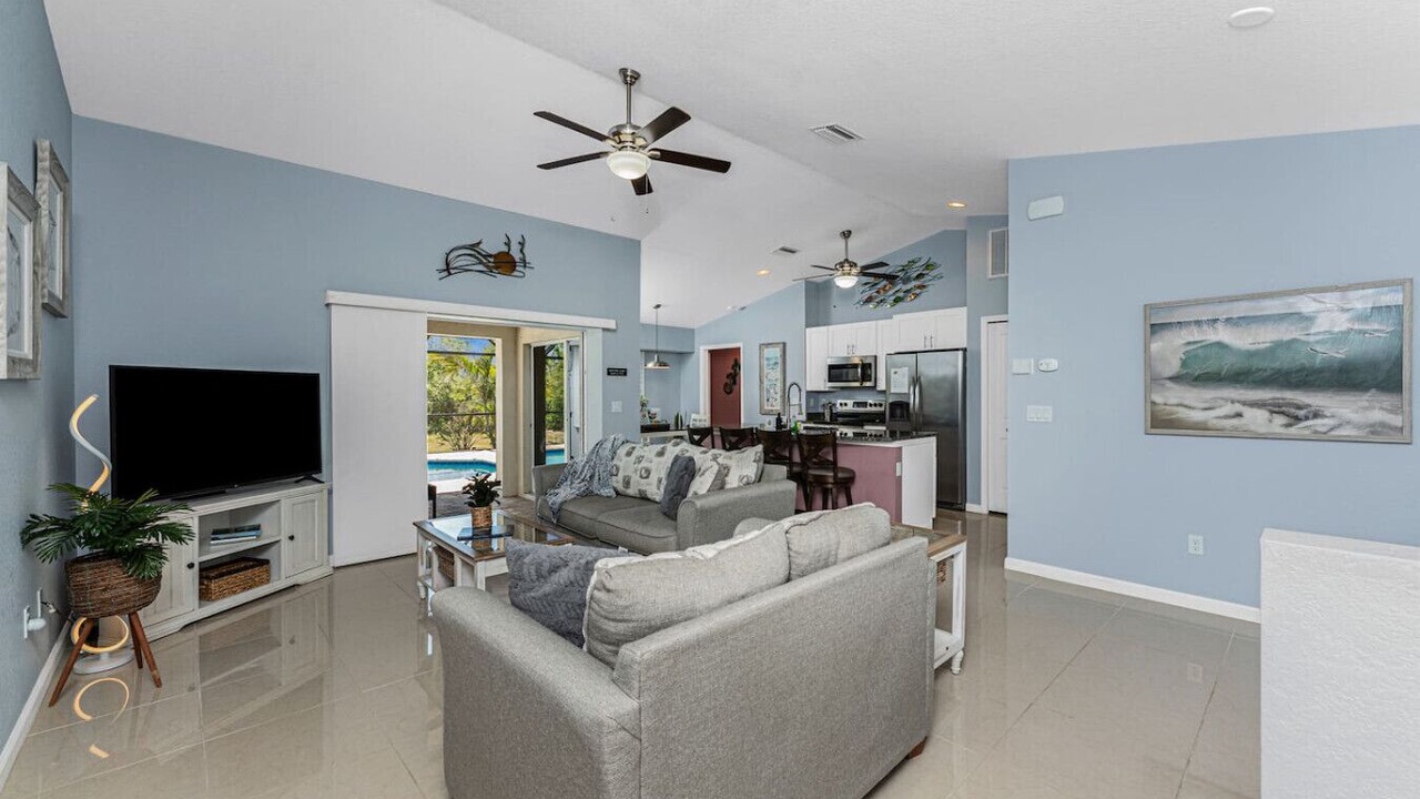 Photo of Livingroom in Englewood East