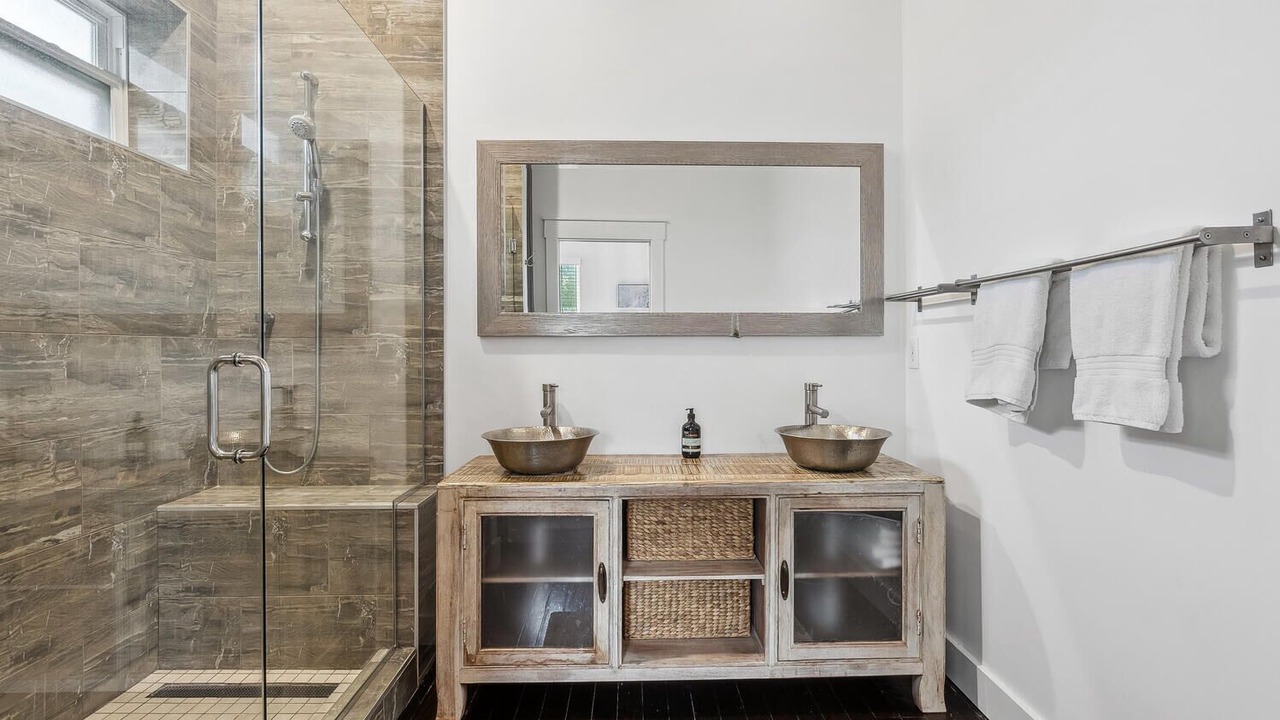 Photo of Bathroom in Laurel Park
