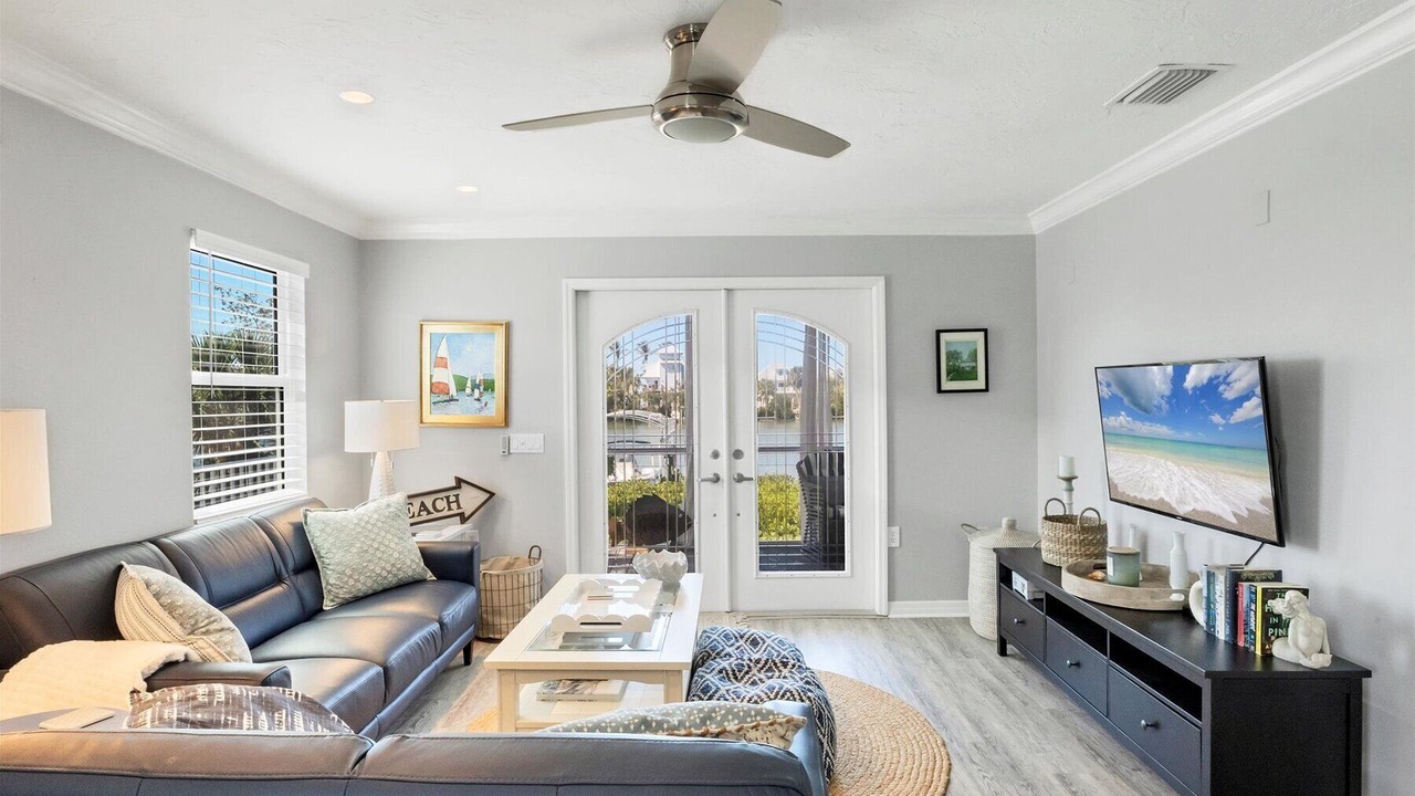 Photo of Livingroom in Palm Island