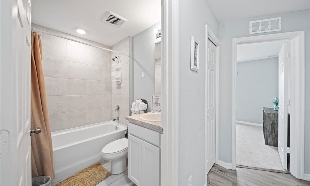 Photo of Bathroom in Jacarandas