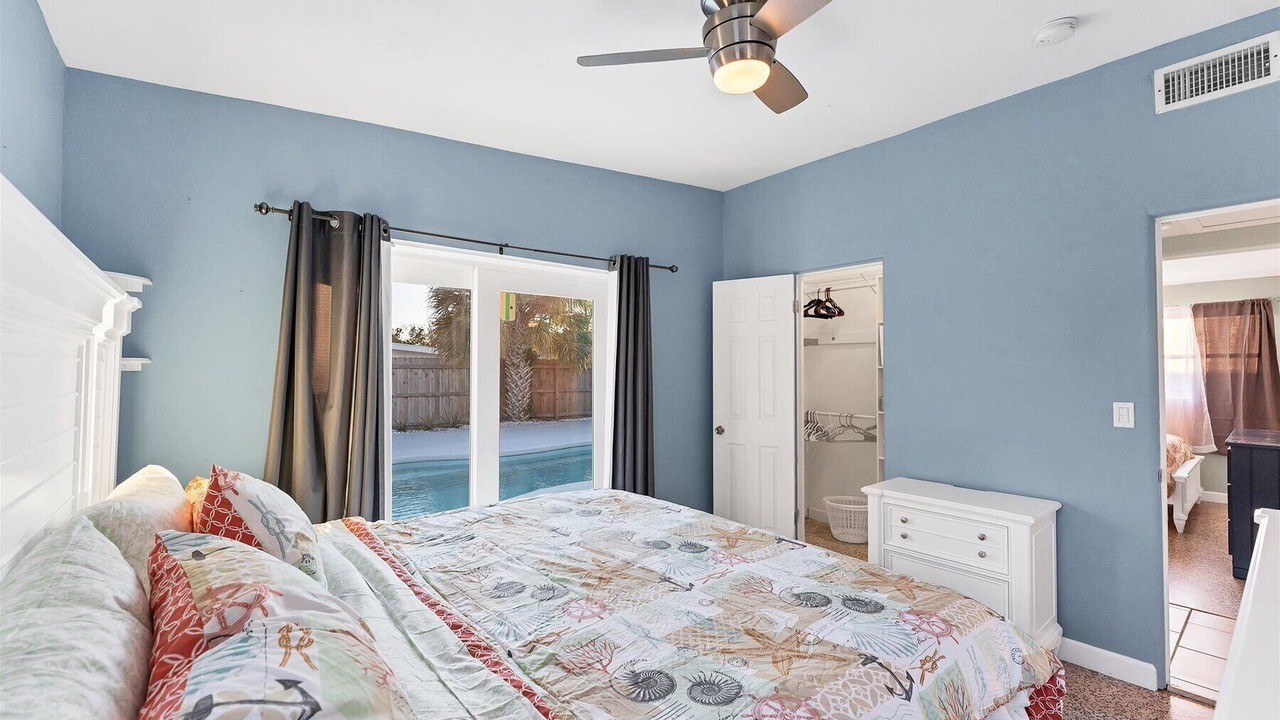 Photo of Bedroom in Bayshore Gardens