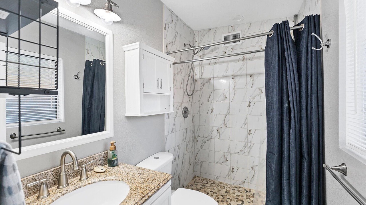 Photo of Bathroom in Bayshore Gardens