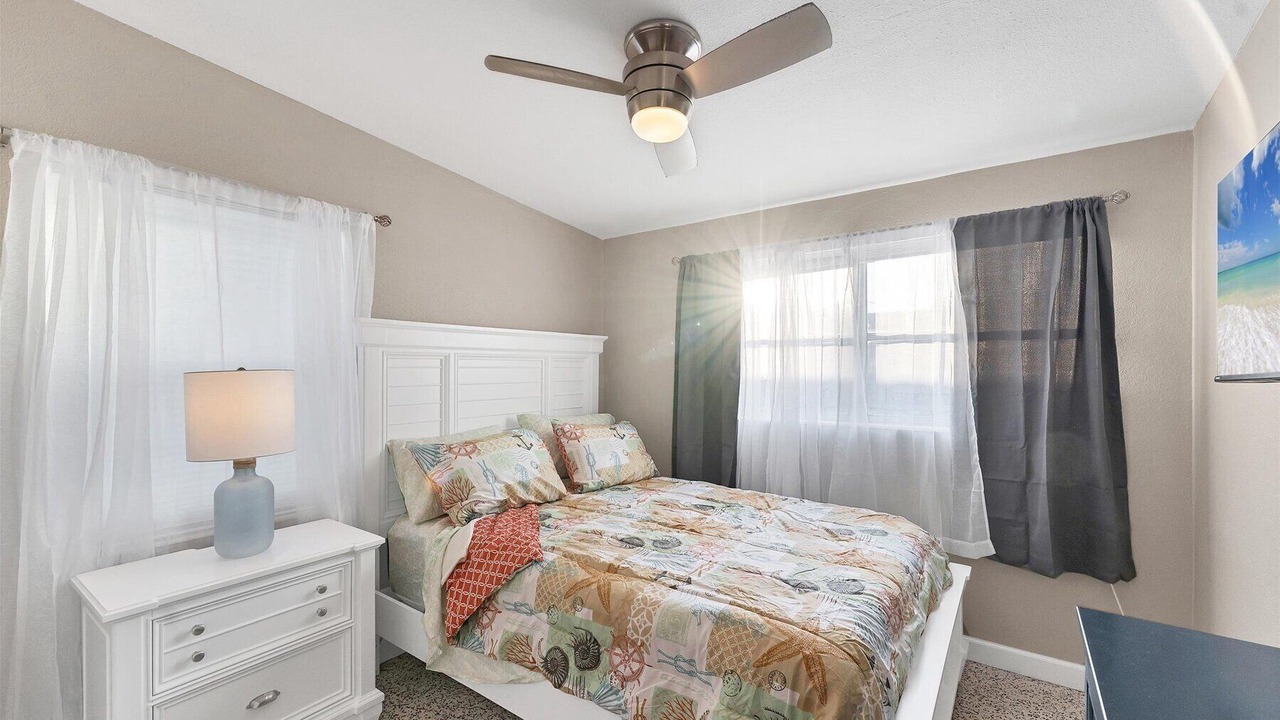 Photo of Bedroom in Bayshore Gardens