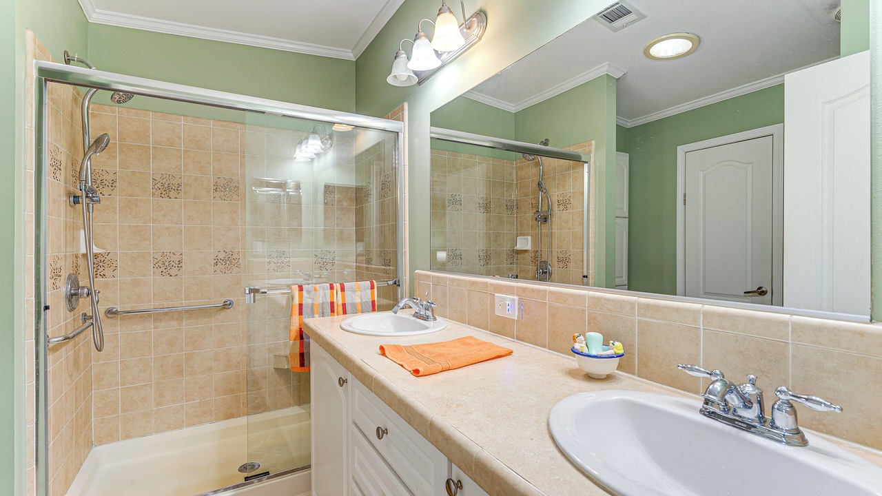 Photo of Bathroom in Diplomat